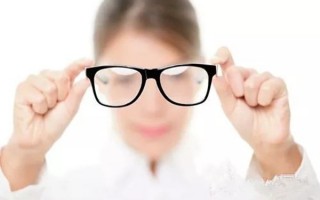 戴黑色眼镜的人什么性格，戴黑色眼镜的人什么性格好