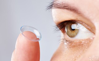 隐形眼镜怎么戴摘，隐形眼镜怎么戴摘新手